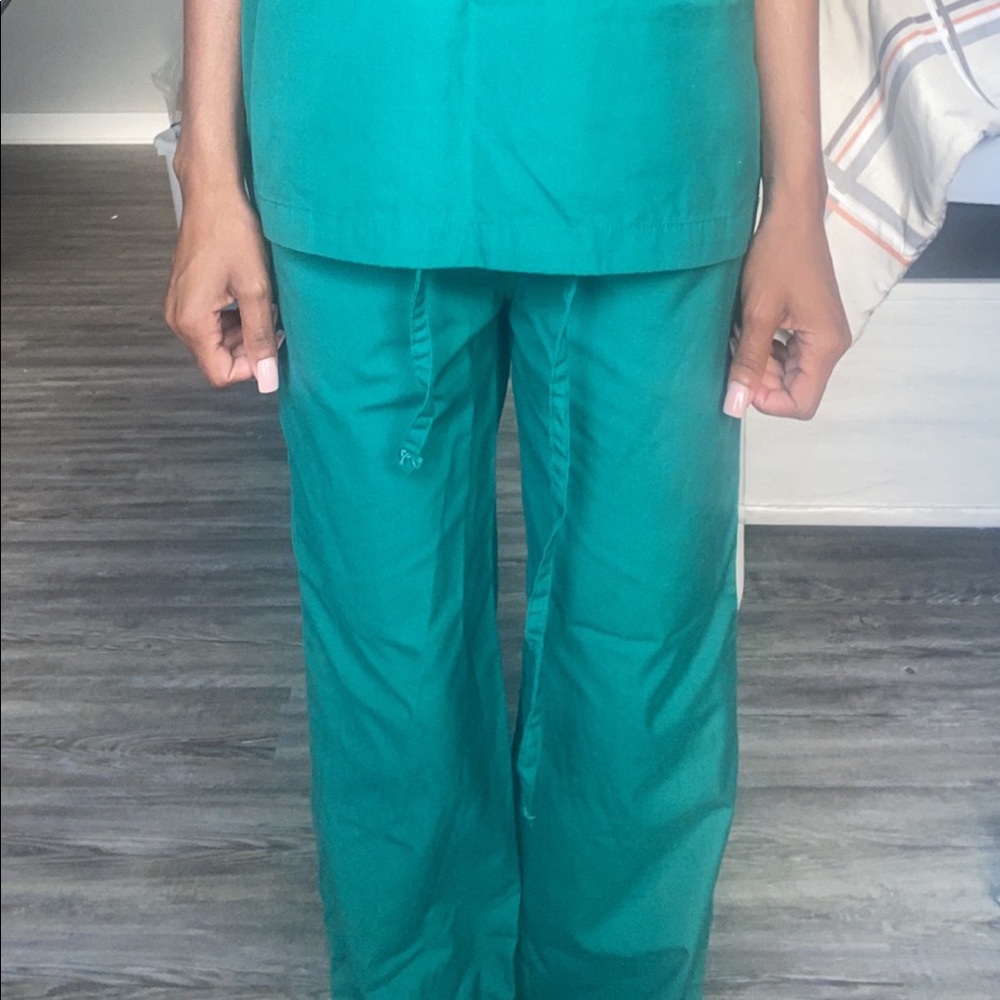 Scrub set - Picture 2 of 2